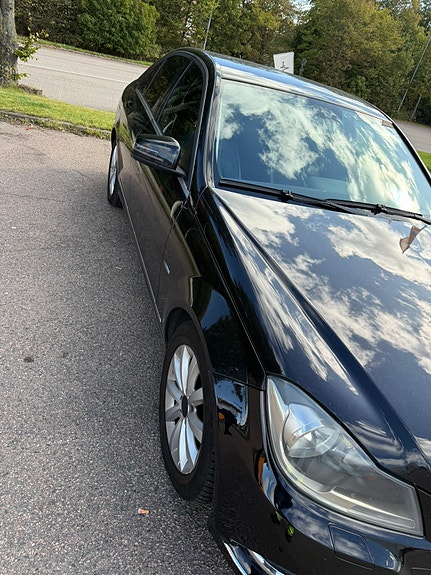 Mercedes-Benz C220 2 of 9