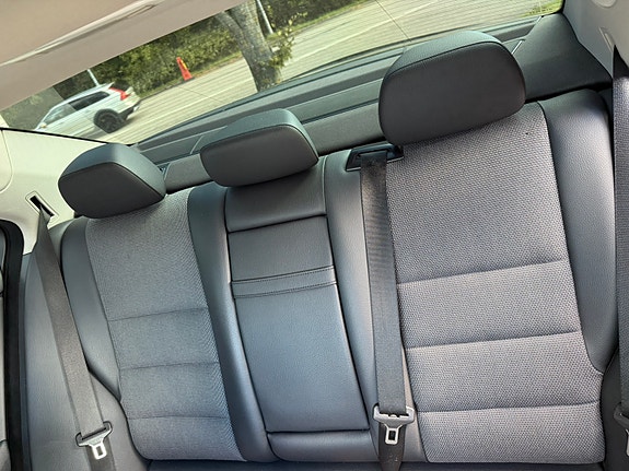 Mercedes-Benz C220 6 of 9