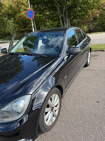 Mercedes-Benz C220 5 of 9