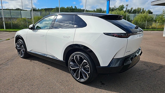 Mazda CX-6e 7 of 10