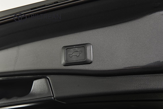 Toyota RAV4 10 of 17