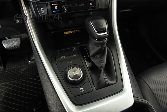 Toyota RAV4 12 of 17