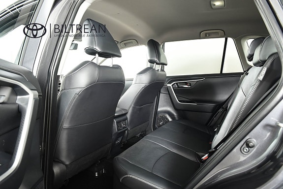 Toyota RAV4 7 of 17