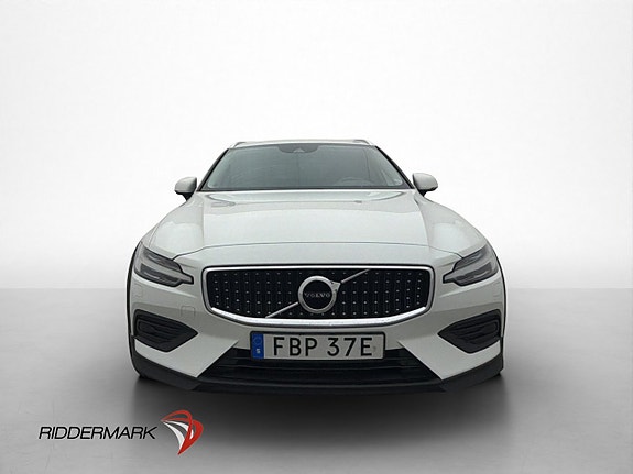 Volvo V60 Cross Country 2 of 30