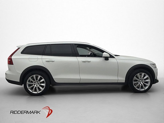 Volvo V60 Cross Country 4 of 30