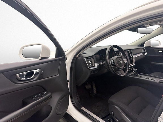 Volvo V60 Cross Country 10 of 30