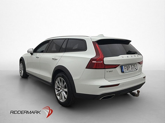 Volvo V60 Cross Country 8 of 30