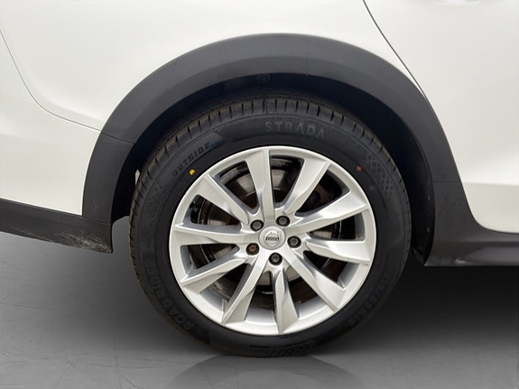 Volvo V60 Cross Country 30 of 30