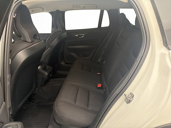 Volvo V60 Cross Country 26 of 30