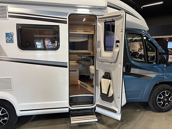 Knaus 650 MEG SKY (130hk) Året runt 4 of 27