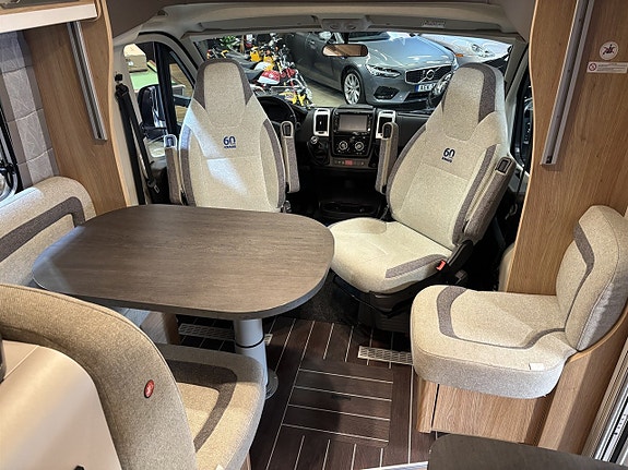 Knaus 650 MEG SKY (130hk) Året runt 10 of 27