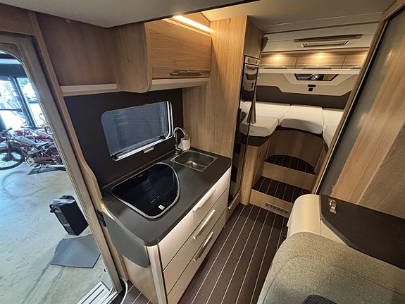 Knaus 650 MEG SKY (130hk) Året runt 11 of 27