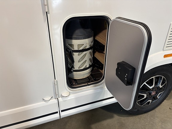 Knaus 650 MEG SKY (130hk) Året runt 25 of 27