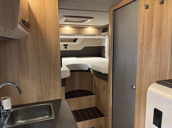 Knaus 650 MEG SKY (130hk) Året runt 8 of 27