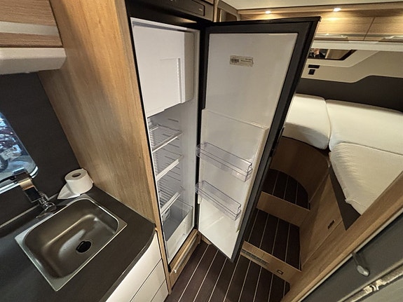 Knaus 650 MEG SKY (130hk) Året runt 14 of 27
