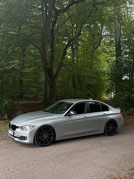 BMW 320d 2 of 6