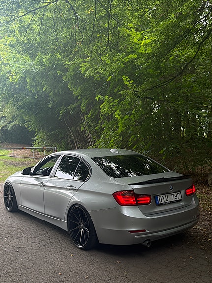 BMW 320d 4 of 6