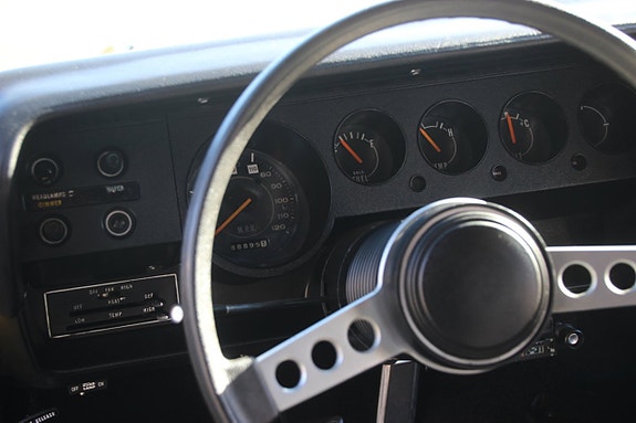Plymouth Hemi Cuda 23 of 30