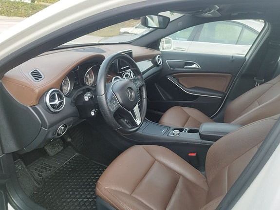 Mercedes-Benz GLA220 3 of 3