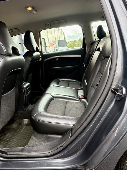 Volvo V70 10 of 12