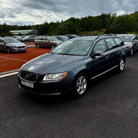Volvo V70 6 of 12