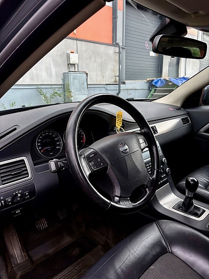 Volvo V70 7 of 12