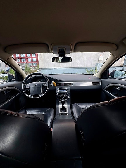 Volvo V70 8 of 12