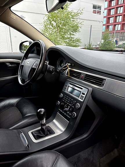 Volvo V70 9 of 12