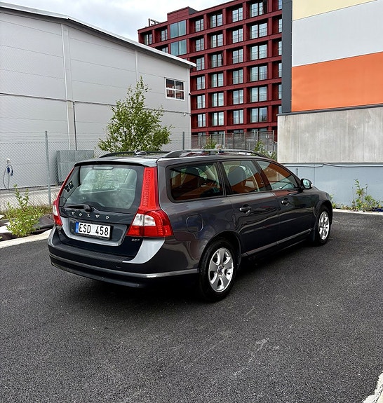 Volvo V70 3 of 12