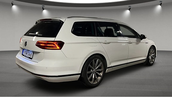 Volkswagen Passat 3 of 8