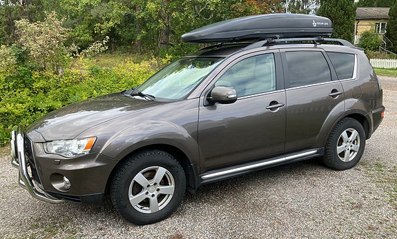 Mitsubishi Outlander 2 of 6