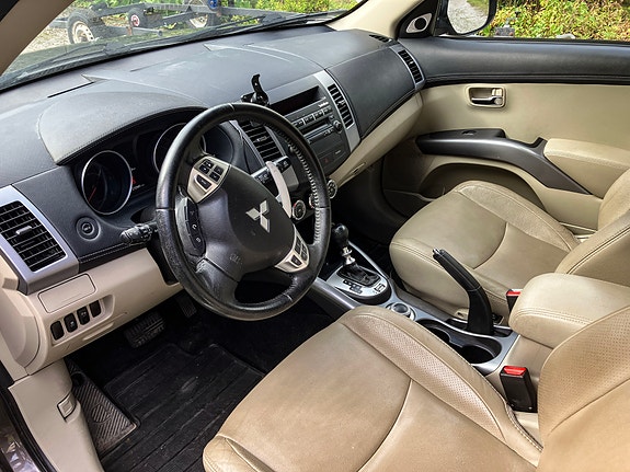 Mitsubishi Outlander 3 of 6