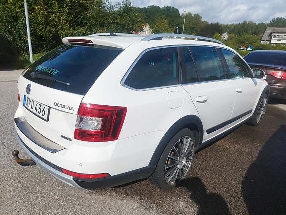 Skoda Octavia Scout 2 of 3