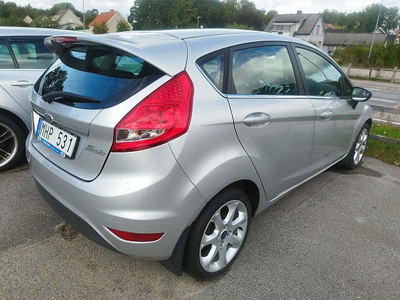 Ford Fiesta 2 of 3