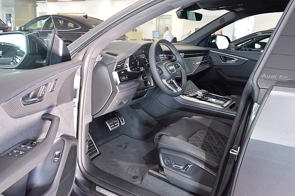 Audi S8 4 of 11