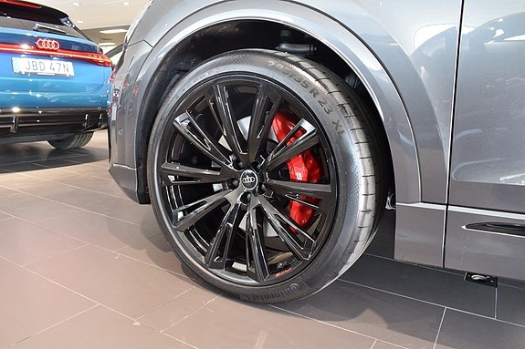 Audi S8 3 of 11