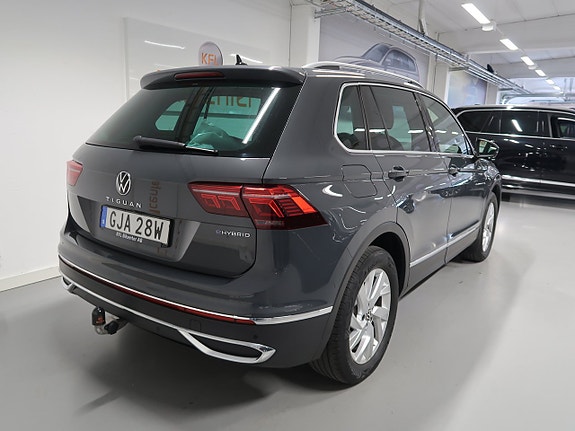 Volkswagen Tiguan 5 of 30