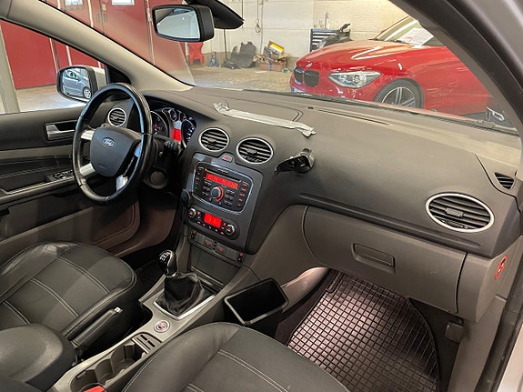 Ford Focus 12 of 22