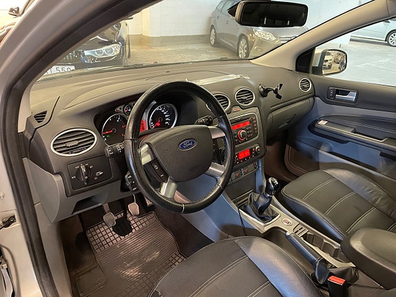 Ford Focus 9 of 22