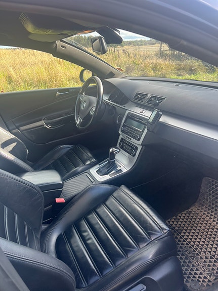 Volkswagen Passat 2 of 7