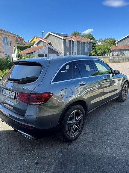 Mercedes-Benz GLC300 e 3 of 10