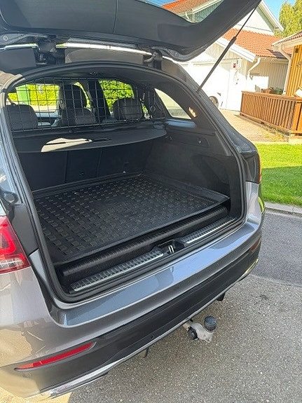 Mercedes-Benz GLC300 e 6 of 10