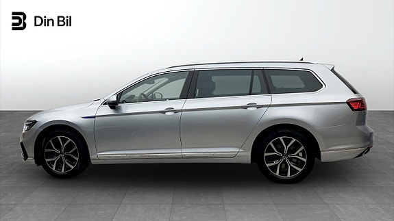 Volkswagen Passat 2 of 12