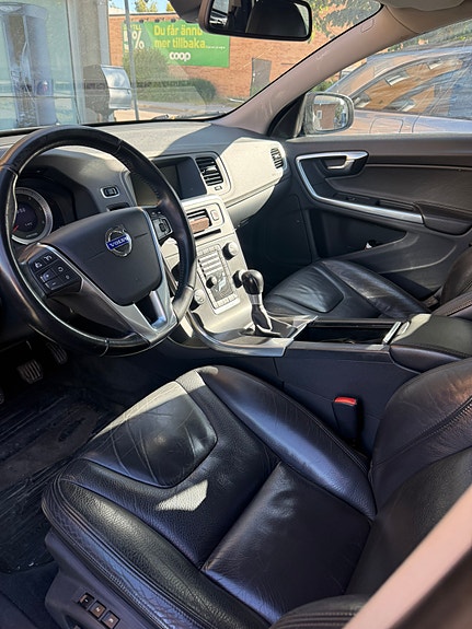 Volvo V60 4 of 5
