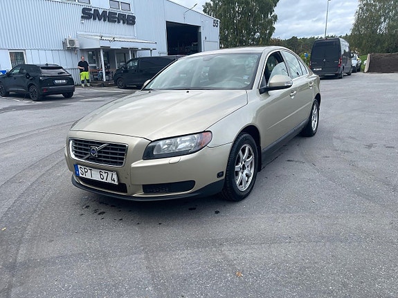 Volvo S80 2 of 6