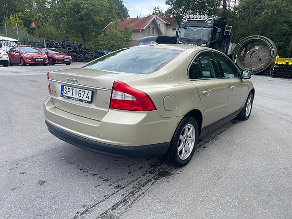 Volvo S80 4 of 6