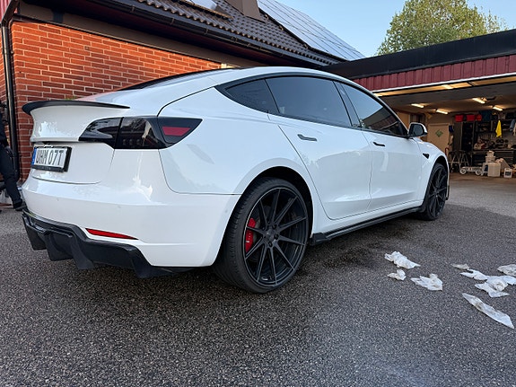 Tesla Model 3 3 of 5