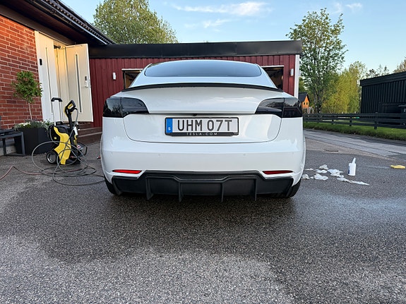 Tesla Model 3 4 of 5