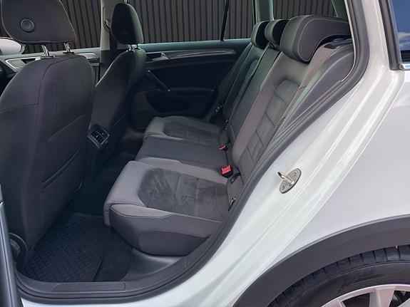 Volkswagen Golf Alltrack 14 of 19