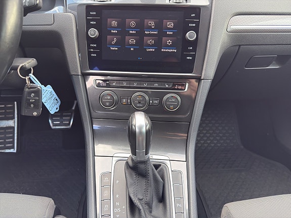 Volkswagen Golf Alltrack 17 of 19